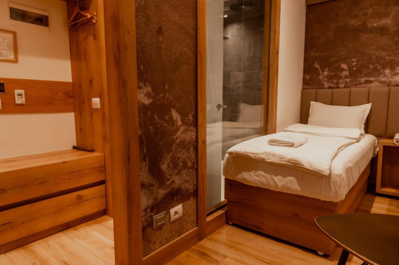 Roadside Hotel Lipjan エクステリア 写真