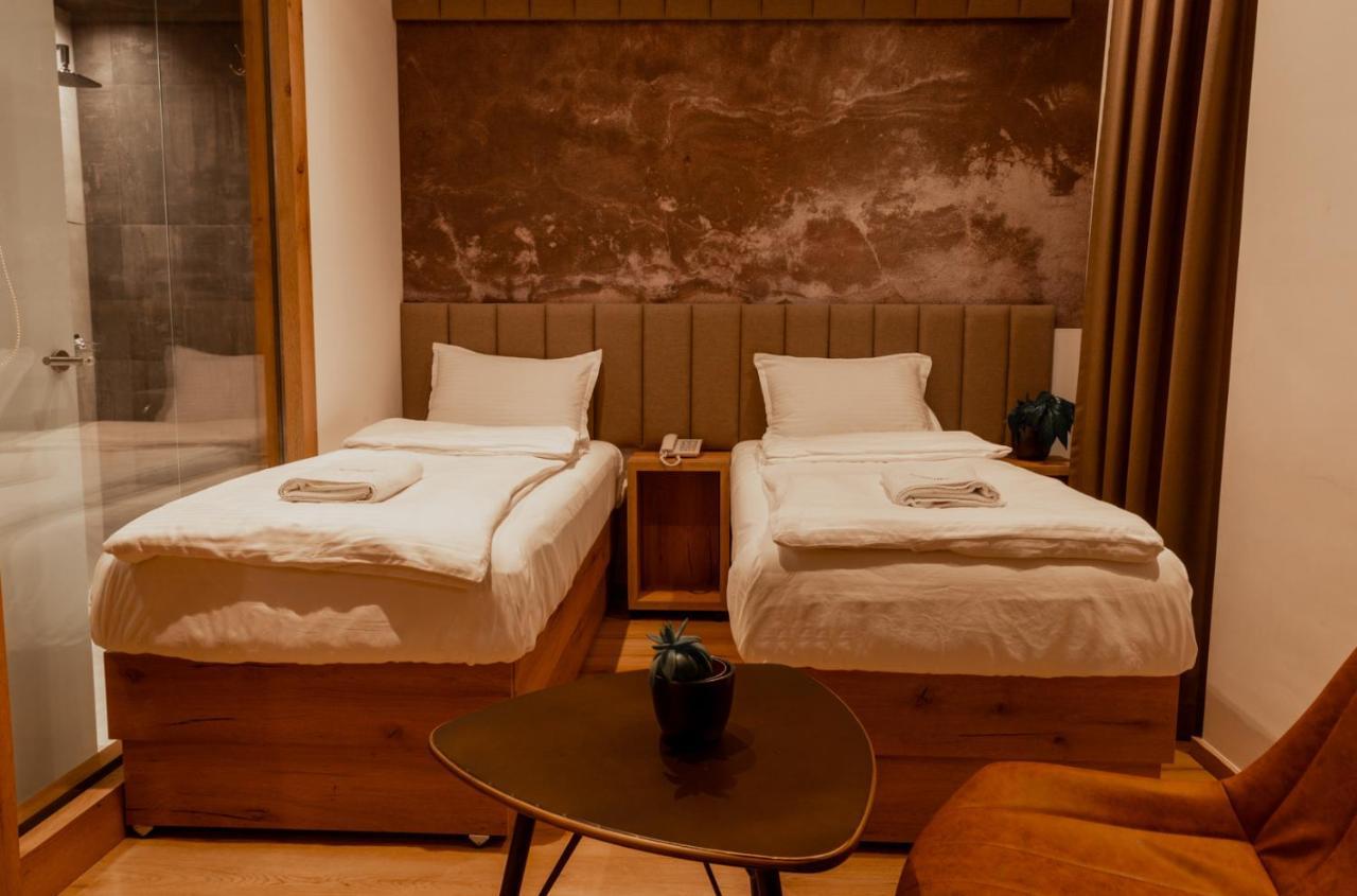 Roadside Hotel Lipjan エクステリア 写真