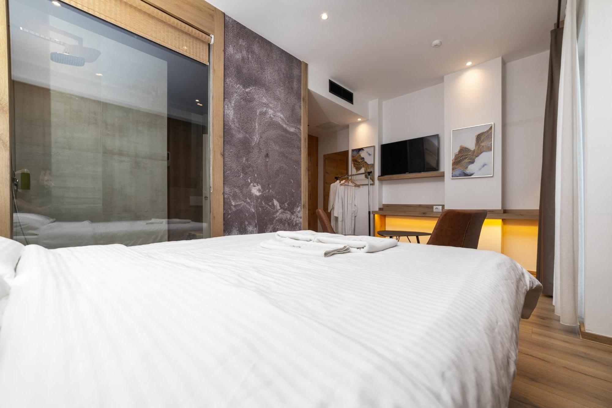 Roadside Hotel Lipjan エクステリア 写真