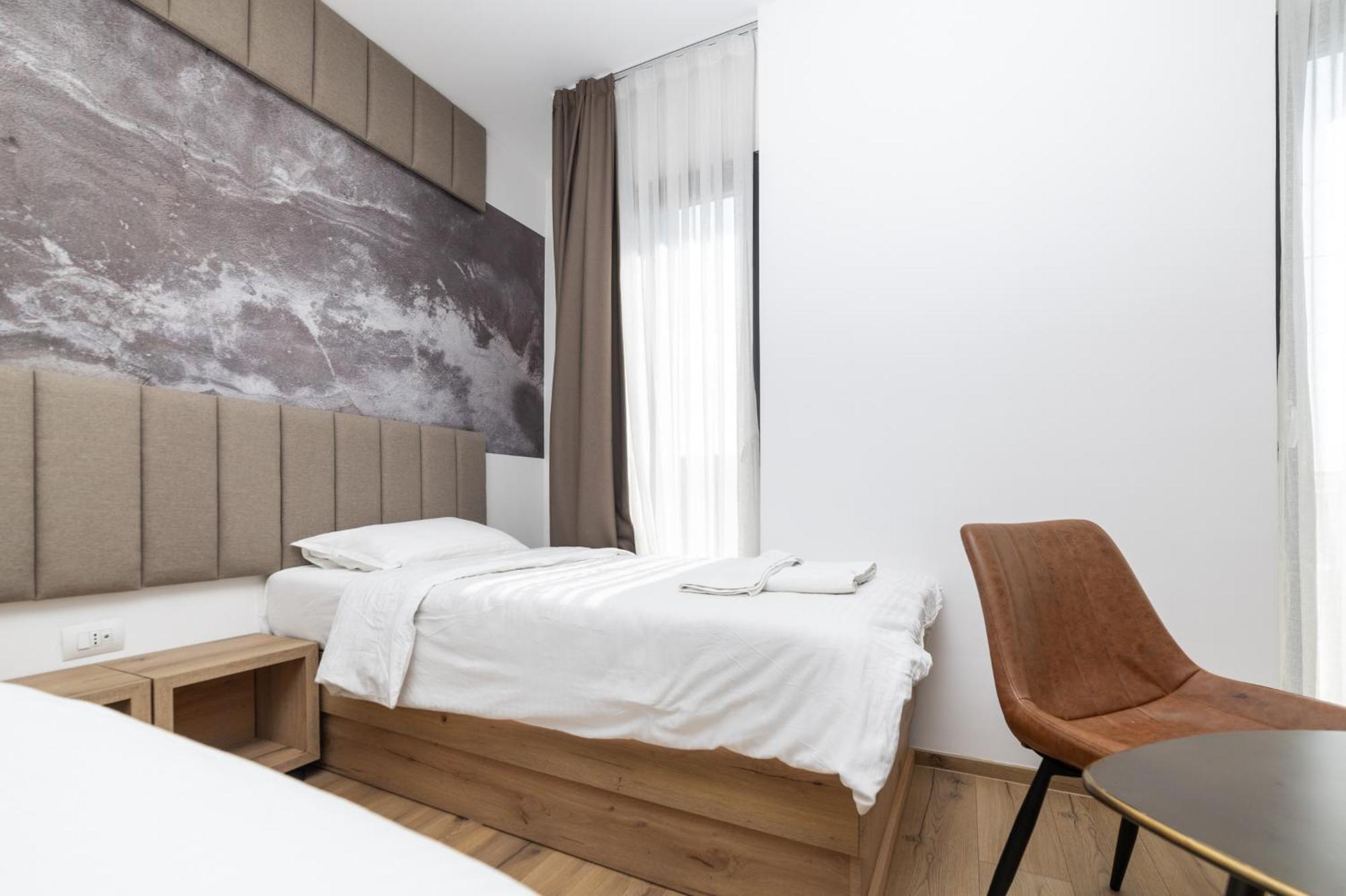 Roadside Hotel Lipjan エクステリア 写真