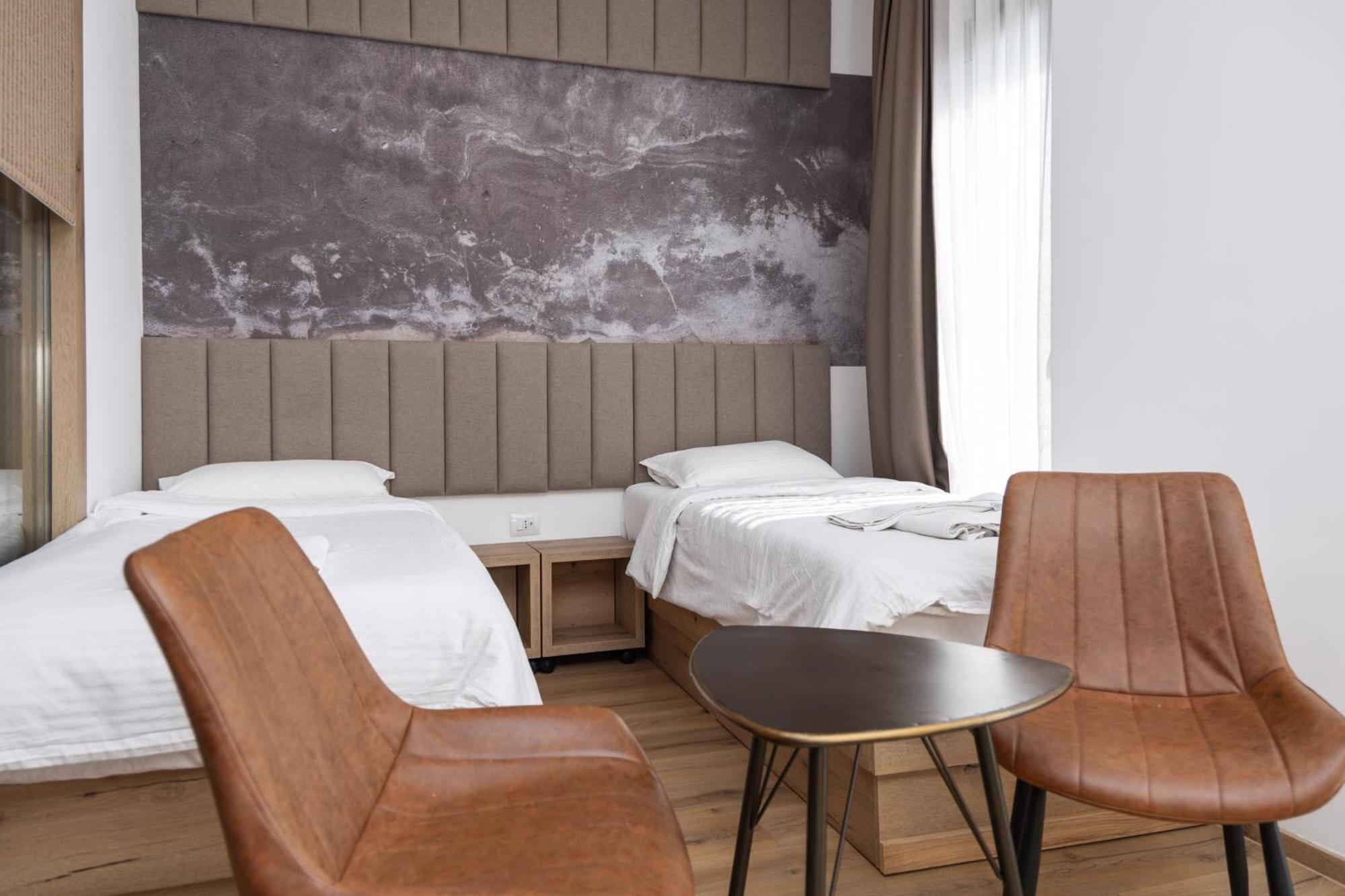 Roadside Hotel Lipjan エクステリア 写真