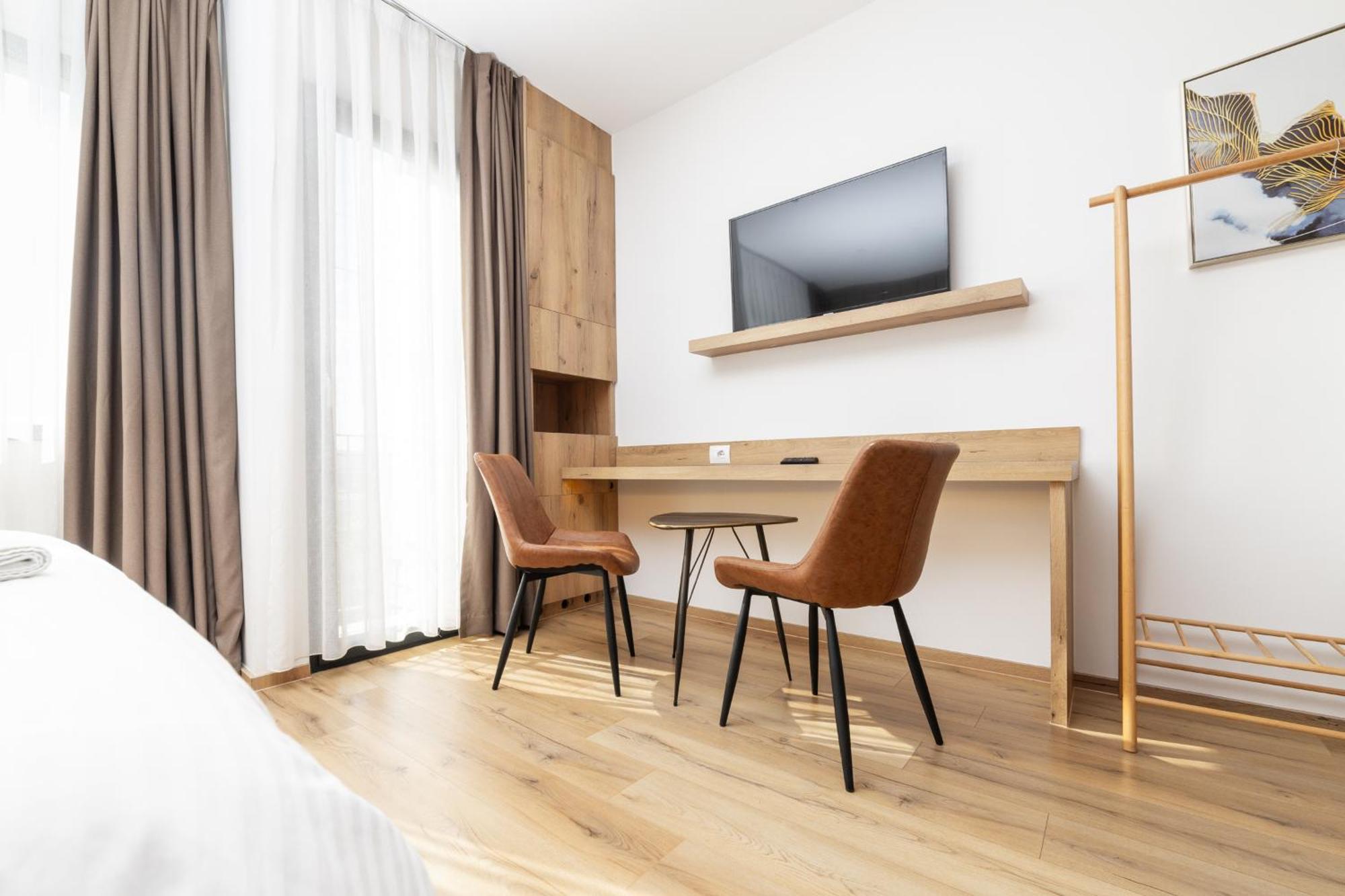 Roadside Hotel Lipjan エクステリア 写真