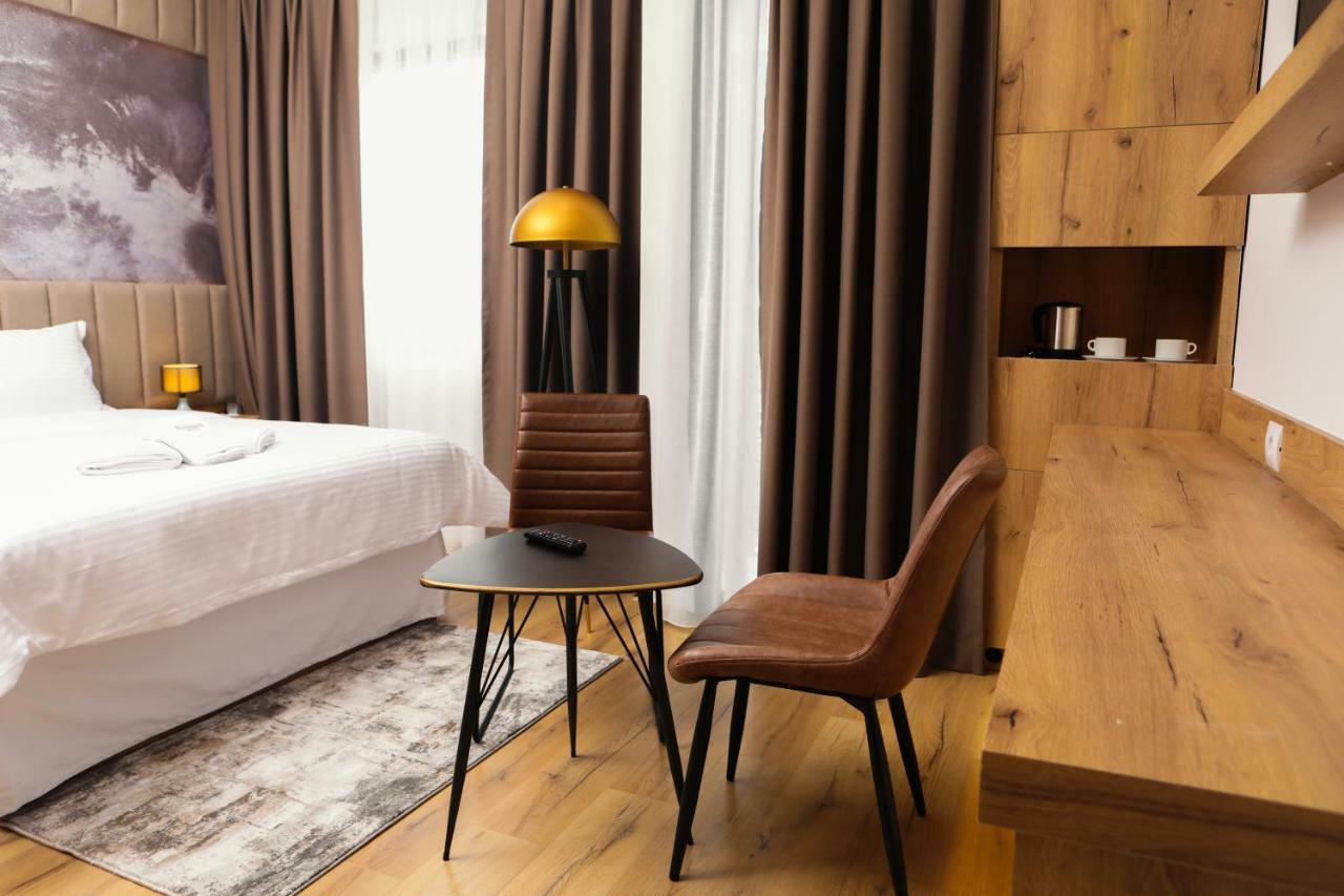 Roadside Hotel Lipjan エクステリア 写真