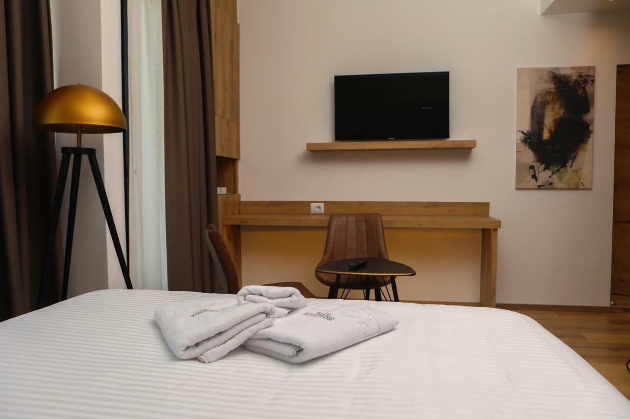 Roadside Hotel Lipjan エクステリア 写真