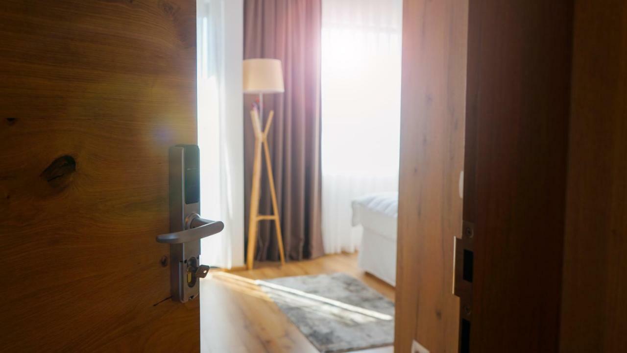Roadside Hotel Lipjan エクステリア 写真