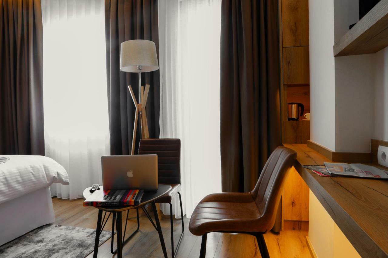 Roadside Hotel Lipjan エクステリア 写真